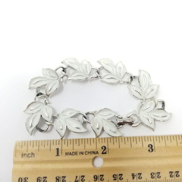 Vintage Coro White Enamel and Silver Tone Leaf Shaped Bracelet, Retro Estate - Picture 5 of 6